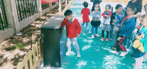 四色分類 走進(jìn)幼兒園,文明環(huán)保從娃娃抓起