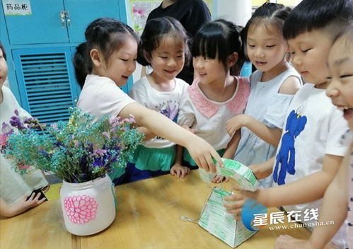變廢為寶做工藝品 天心區(qū)幼兒園布置特別的 家庭作業(yè)